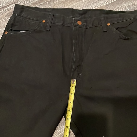 Wranglers Men’s 37x32 13MWZ Cowboy Cut Jeans - Picture 4 of 5